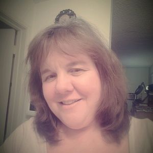 Meet your Posher, Deena